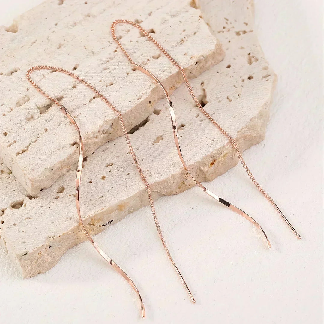 Boucles d'Oreilles Longues avec Design de Vague