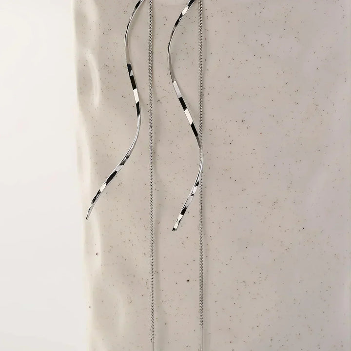 Boucles d'Oreilles Longues avec Design de Vague