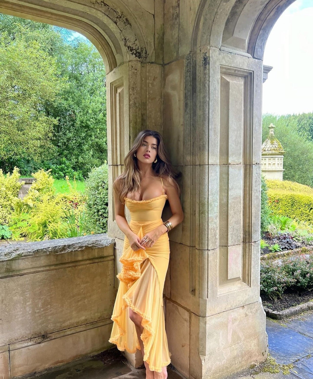 Fauna - Robe de soirée à volants froncés et traîne en queue d'hirondelle