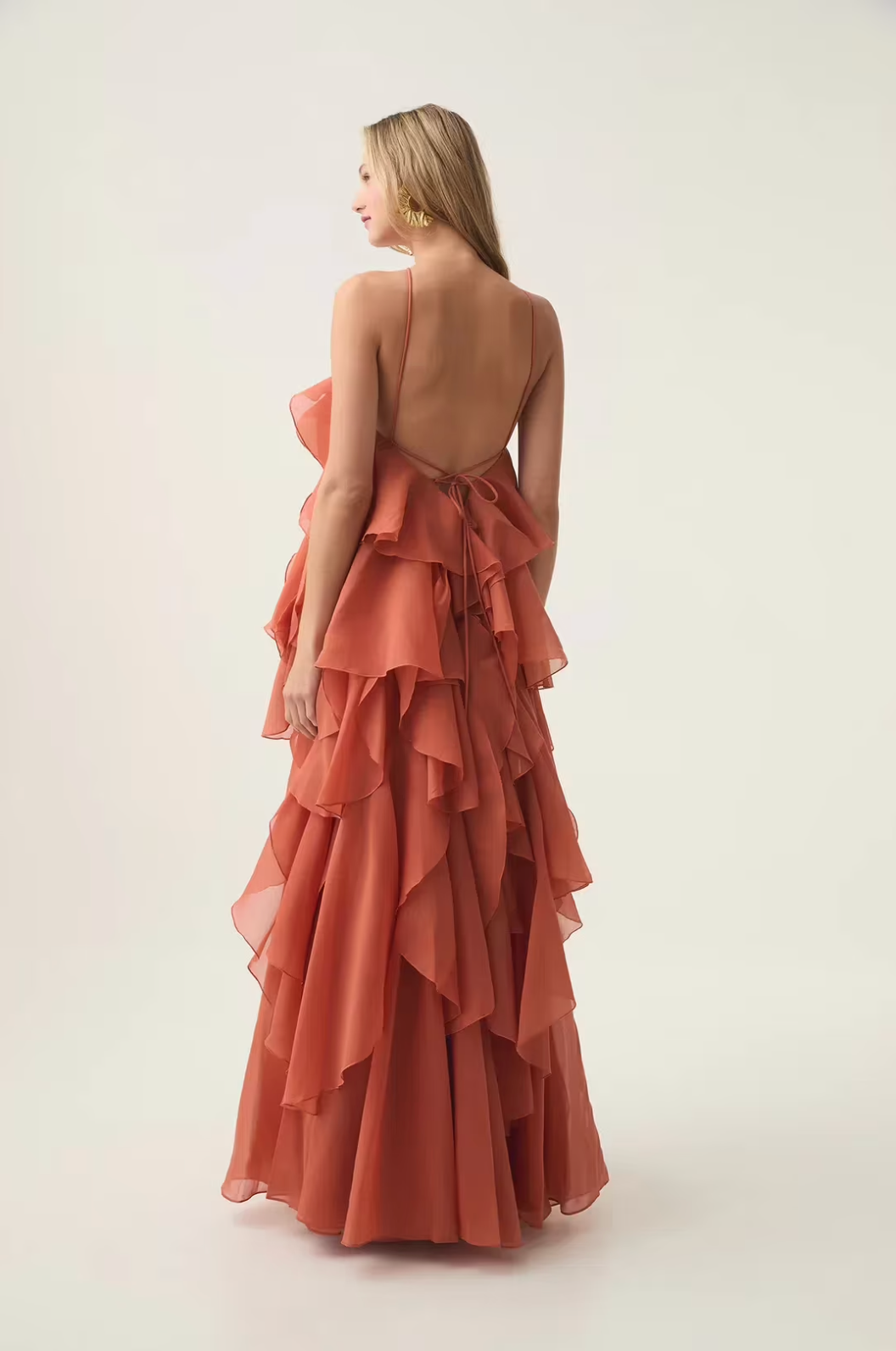 Nephele - Robe de cocktail longue à col halter ornée de volants