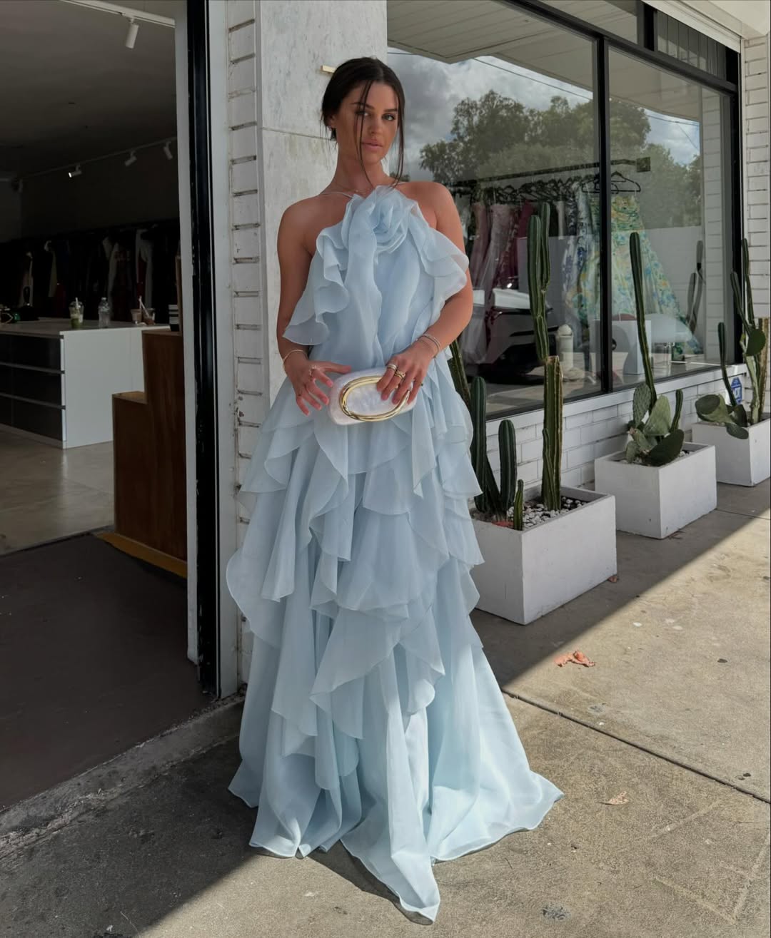 Nephele - Robe de cocktail longue à col halter ornée de volants